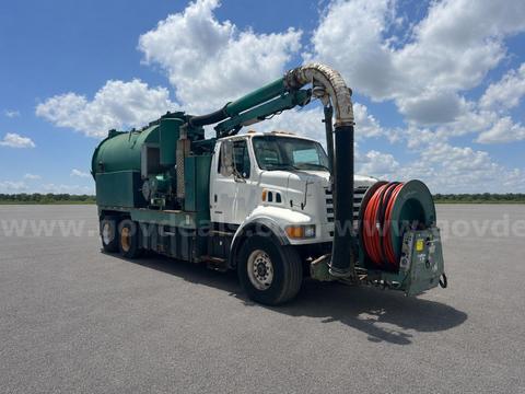 2000 Sterling LT7500 Tandem-Axle,  Vaccum-Con, clean titile