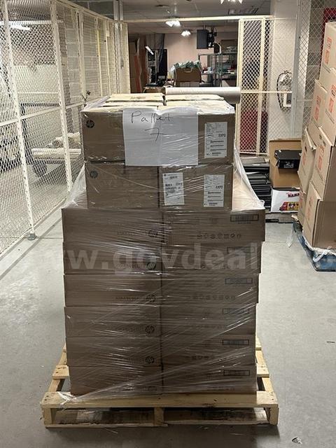 49 HP L7014 MONITORS and stands Pallet 7