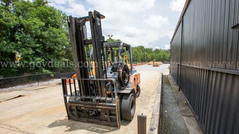 2014 Toyota 8FD45U Pneumatic Tire Forklift-Inoperable