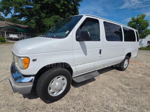 2002 Ford Econoline E350 XLT 15 Passenger V10