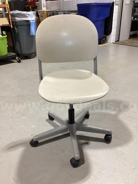 KI Torsion Task Chair by Giancarlo Piretti – Adjustable Office/Lab Chair (Tan/Grey)