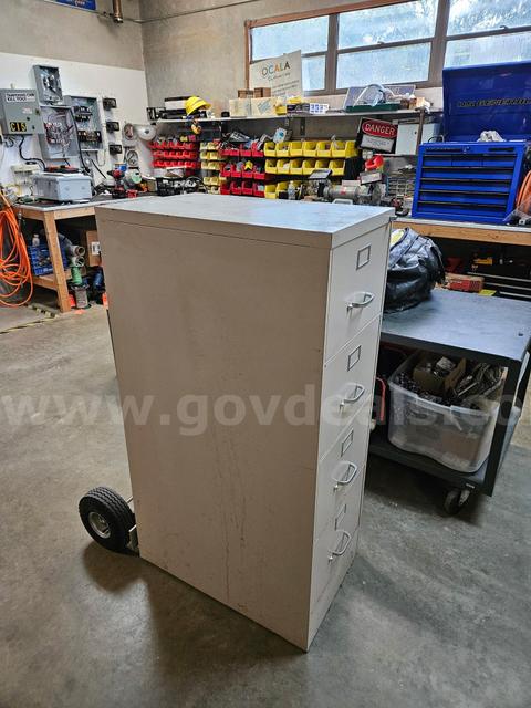 4 Drawer File Cabinet no key
