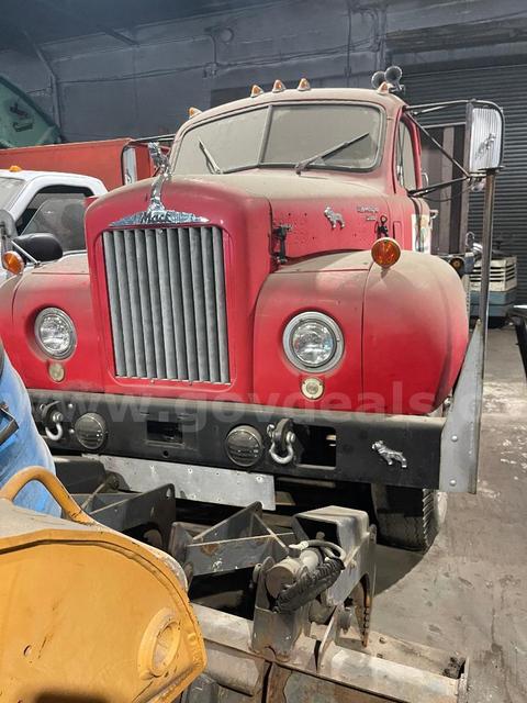 1963 MACK LEGENDARY WINCH TRUCK