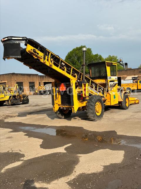 2005 Leeboy 3000 Belt Loader – Runs / Non‑Mobile (Transfer Case Issue)