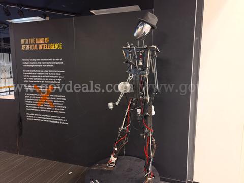 Custom Humanoid Robot Kinetic Sculpture – “Into the Mind of Artificial Intelligence” Museum Exhibit