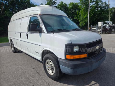2004 Chevrolet Express Runs and Drives Great Only 20482 Miles Long Test Drive VI