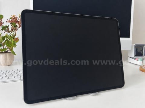 UNLOCKED!! 2025 Apple iPad Pro 13" M5 256GB  - WiFi + Cellular - Space Gray