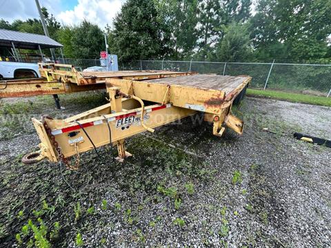 2004 LoneStar Fleetneck Trailer