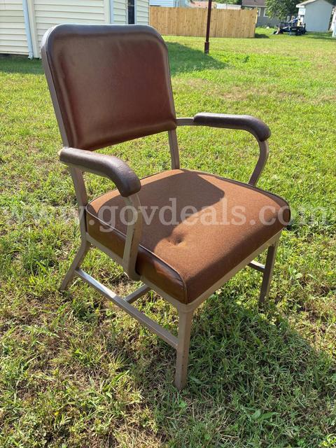 Lot of 29 chairs