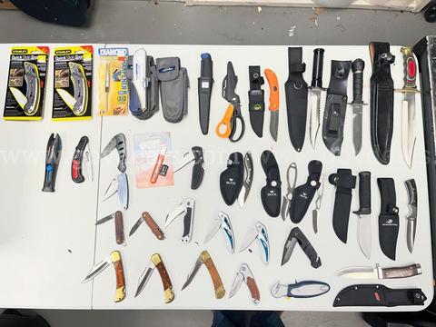 Knives - Lot of 40 pieces