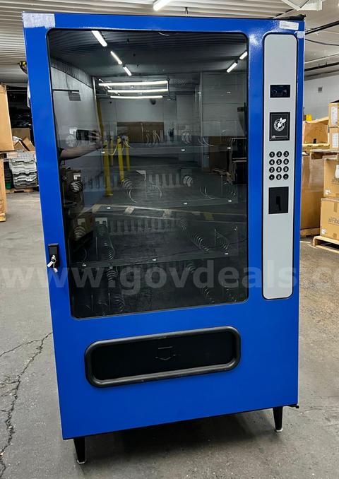 Wittern 3535 Vending Machine – Power On Tested, Motors Work, Includes Keys – No Card Reader – AS-IS