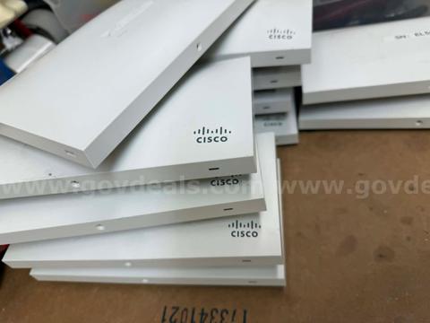 Lot 100 – Cisco MR33 Wireless Access Points with Mounting Brackets (Used)
