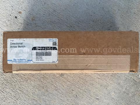 SOUNDOFF SIGNAL THE AUTHORITY DIRECTIONAL ARROW SWITCH SE092/ETSWDAS01 BRAND NEW