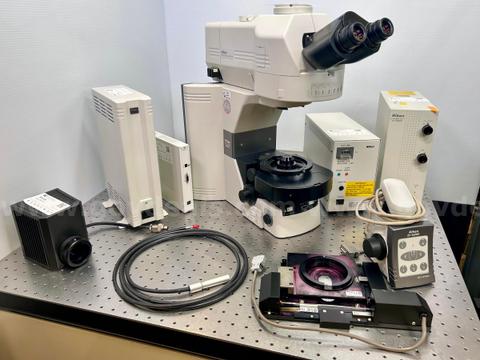 Microscope with Accessories: Nikon Eclipse 90i (422-27)