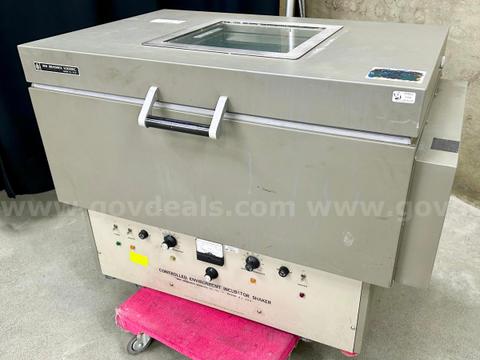 Incubated Shaker: New Brunswick Scientific G-25 (422-30)