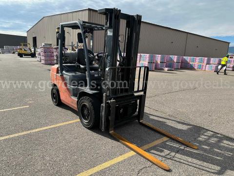 2010 Toyota 8FGU30 Pneumatic Tire Forklift
