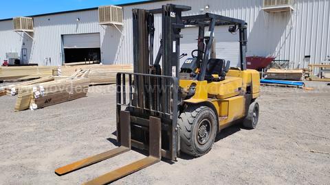 2005 Caterpillar DP40K Pneumatic Tire Forklift