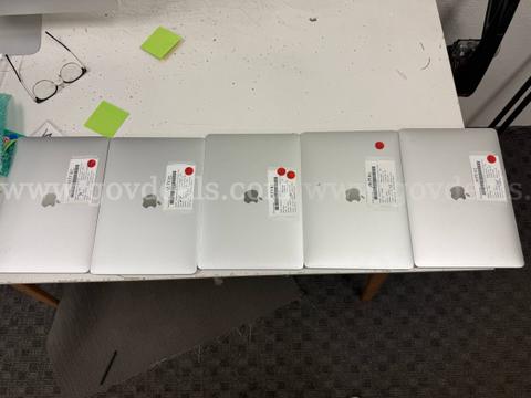 Lot of 5 2017 MacBook Pros - Need Repair