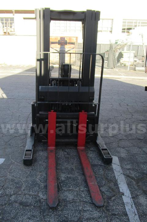 Used Raymond RRS30 Electric Reach Forklift Truck Capacity 950lb-1,375lb 101.2 hours