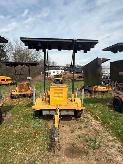 1989 HIVU TM4815SD Arrow Board Trailer