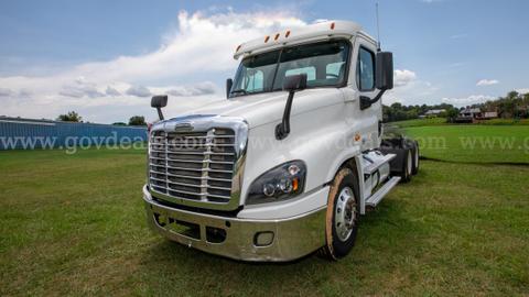 2015 Freightliner Cascadia T/A Truck Tractor
