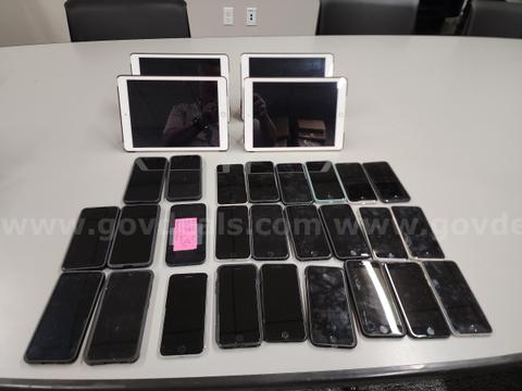 30 Apple iPhone & iPad & Samsung Galaxy Cell Phones