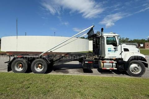 2005 Mack CV713 Granite