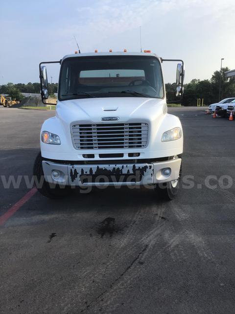 2016 Freightliner Crew Truck & AIR COMPRESSOR
