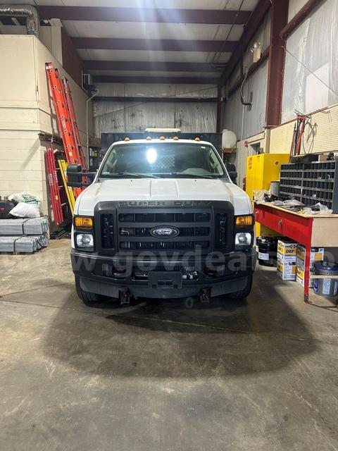 2010 Ford F-350 SD XL SuperCab Long Bed DRW 4WD