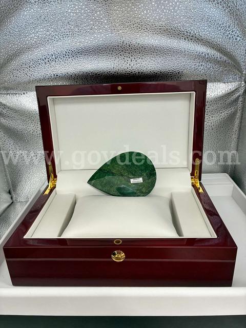 Massive 1016 CT Genuine Beryl Emerald Gemstone, Very unique uncommon piece