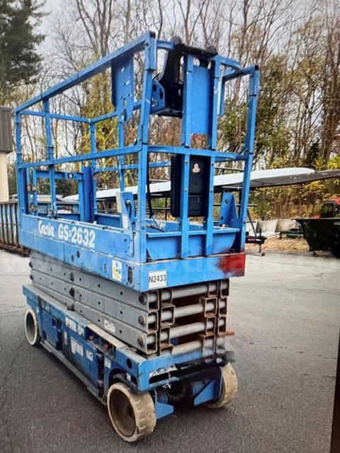 2003 Genie Scissor Lift