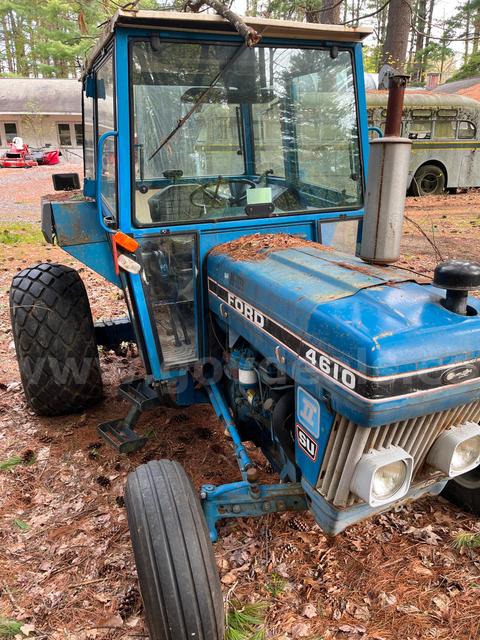 1989 Ford 4610 Tractor