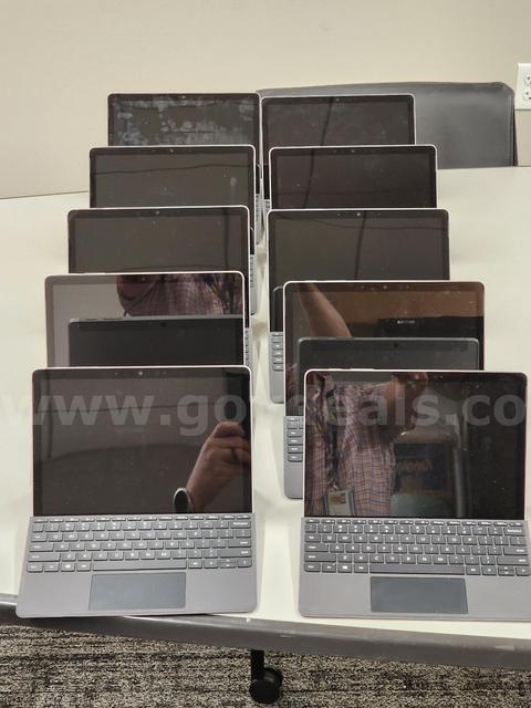 Microsoft Surface Go - Lot B of 10
