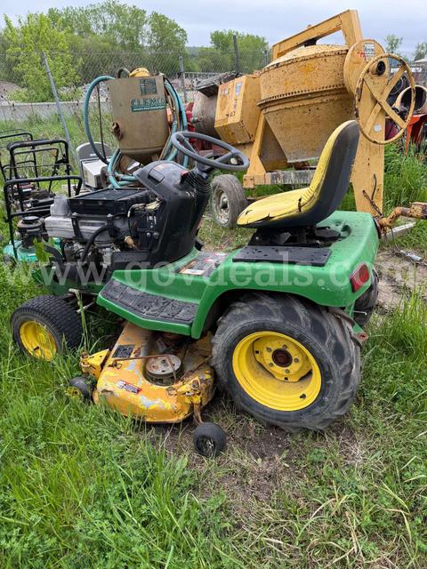 John Deere Riding Mower