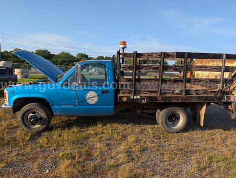 1992 CHEVY CHEYENE 3500 STAKE TRUCK