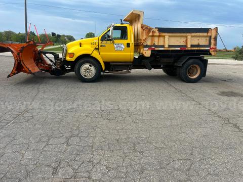 2007 Ford F-750 Dump Truck with Front Snow Plow