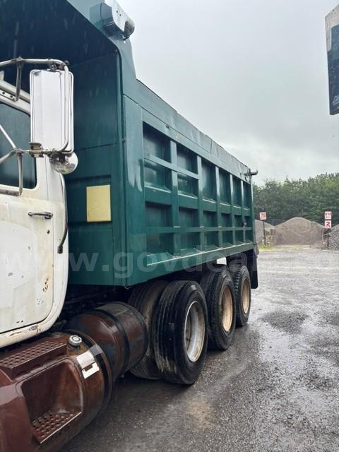 1996 Mack RD690S