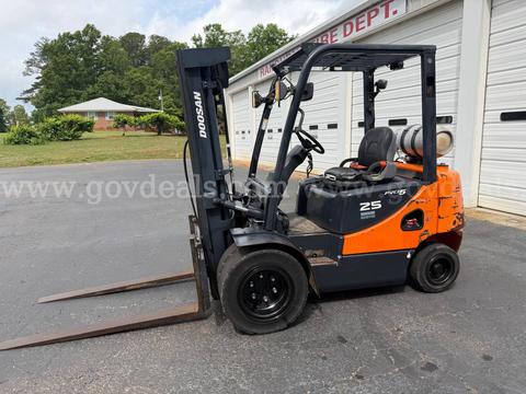Doosan G25-E forklift