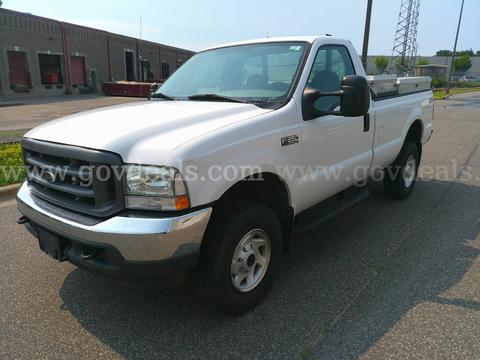 2004 Ford F-350 SD REGULAR CAB  4X4 WITH 2 ALUNINUM SIDE TOOL BOXS ONTOP OF REAR SIDES