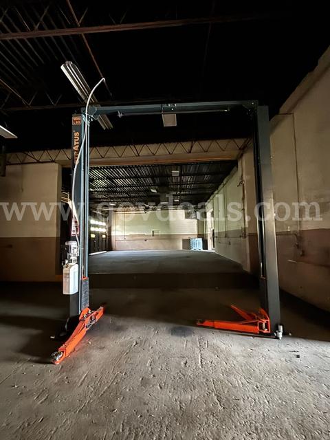 Stratus 10,000 lb. Two-Post Automotive Vehicle Lift