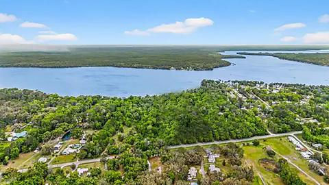 Crescent City, FL - Res Lot Near Lake! Assessed Value $7580!!!