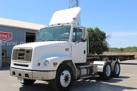2001 Freightliner FL112