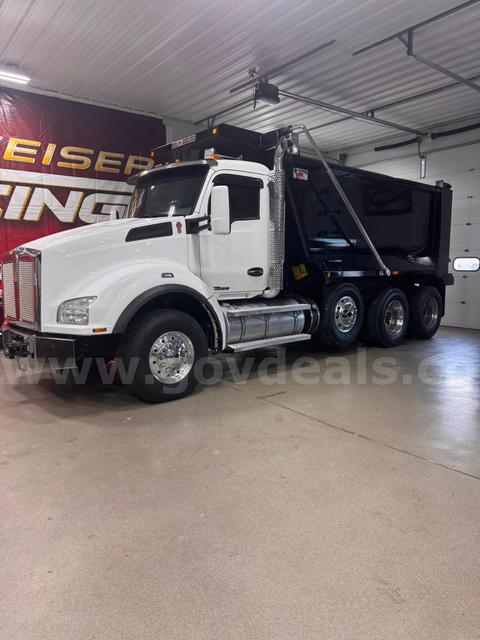 Heavy-duty 2017 Kenworth T880 Tri-Axle Dump.  475HP Cummins ISX15 / Allison auto transmission and 16'  OX Body