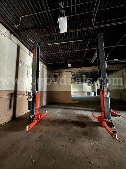 Stratus 14,000 lb. Two-Post Automotive Vehicle Lift