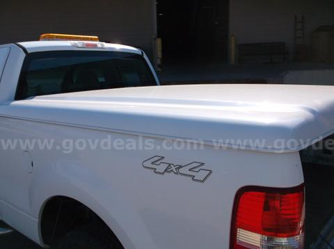 2006 Ford F150 truck bed cover