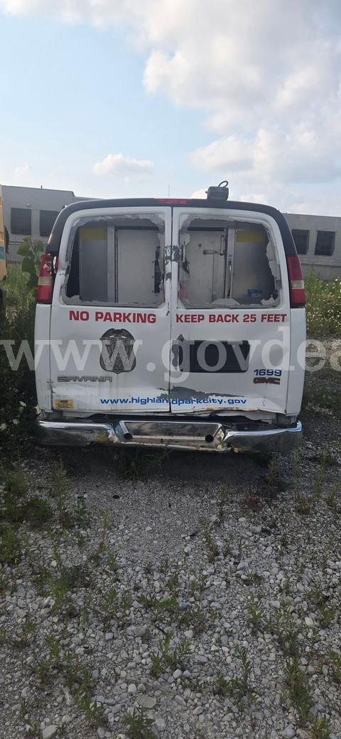 2003 GMC Savana - Prisoner Van