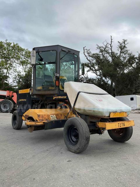 LAYMOR SM400 SWEEP MASTER RIDE ON SWEEPER, KUBOTA DIESEL