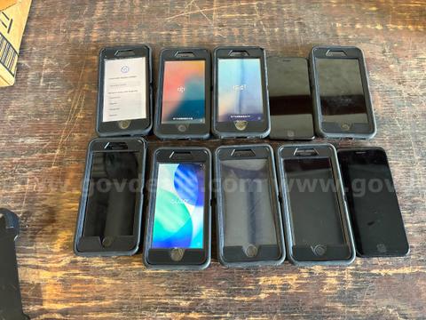 Lot of 10 iPhone SE and 1 Hotspot