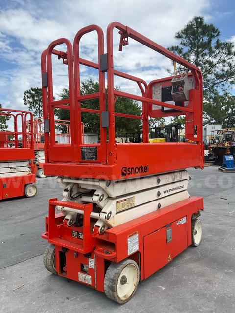 2016 SNORKEL SCISSOR LIFT S3219E