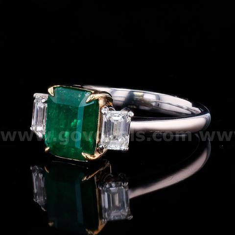 EMERALD and DIAMOND RING